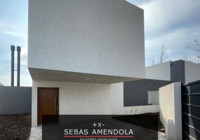 2 Habitaciones Habitaciones,2 BathroomsBanos,Casa,En Venta,1380