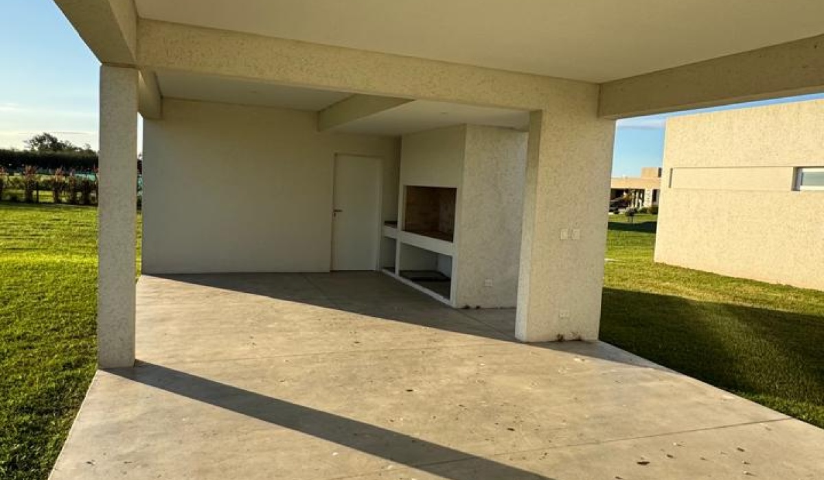 3 Habitaciones Habitaciones,3 BathroomsBanos,Barrio Cerrado,En Venta,1410