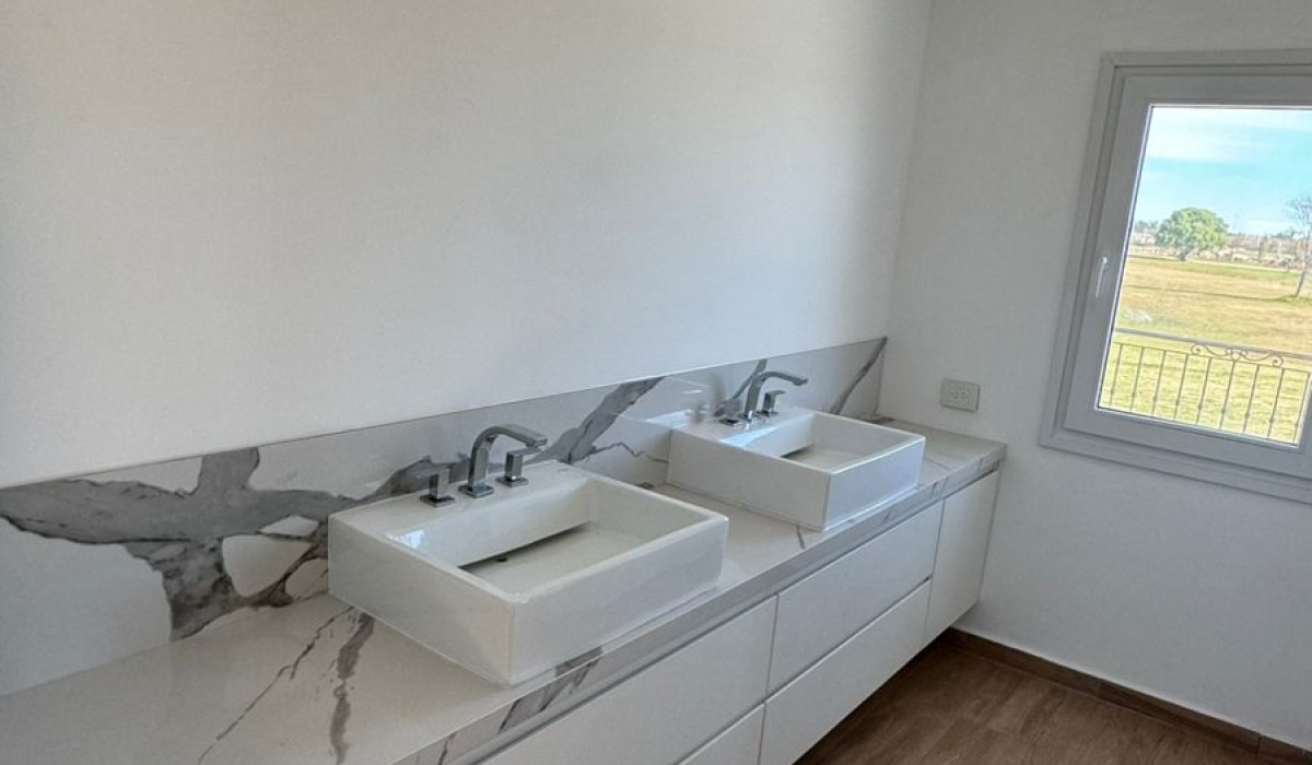 7 Habitaciones Habitaciones,6 BathroomsBanos,Barrio Cerrado,En Venta,1444